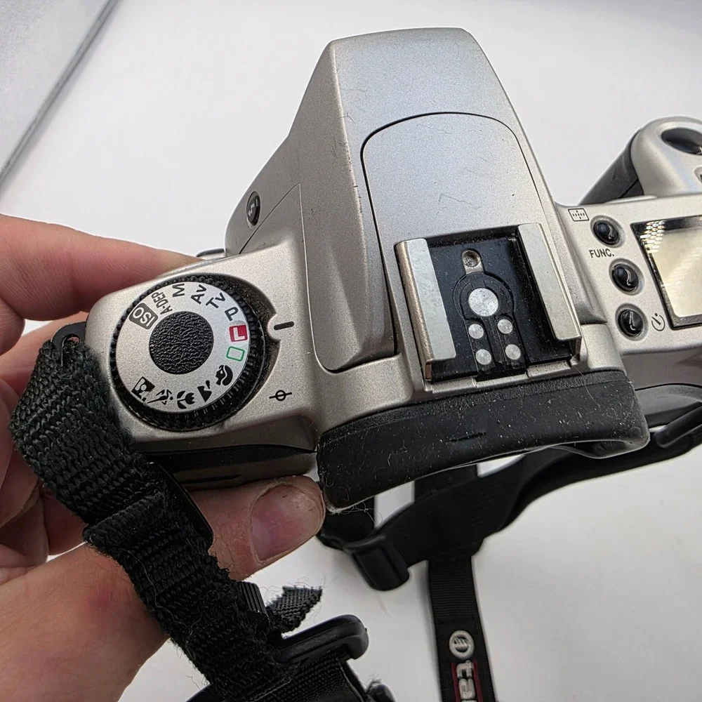 Canon EOS Rebel 2000 35mm Film SLR Camera Body Silver Black with Tamrac Strap L4